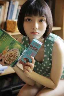 一觉醒来自己变成了乳胶娃娃