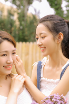不扣纽扣的女孩完整